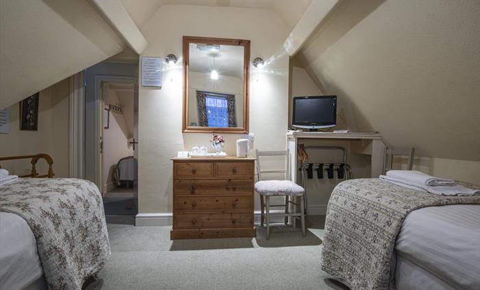 Bedroom 4 Twin with private bathroom